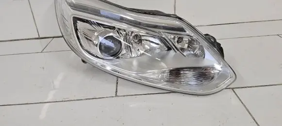 Ford Focus ST Headlight/headlamp 13D155 14821