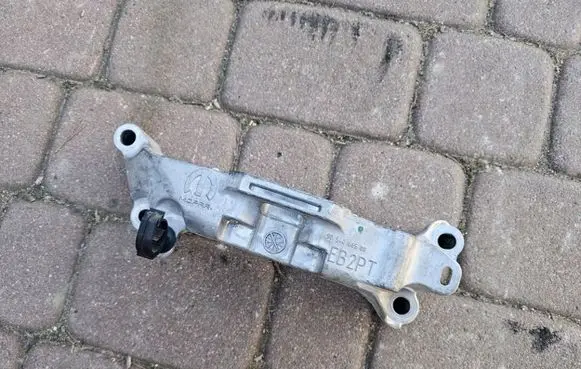 Peugeot 5008 II Engine mounting bracket 9854066580
