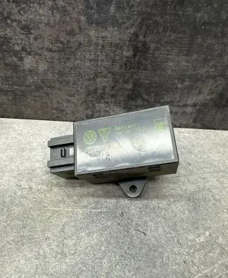 Volkswagen Touran I Seat heating relay 7L0959772D