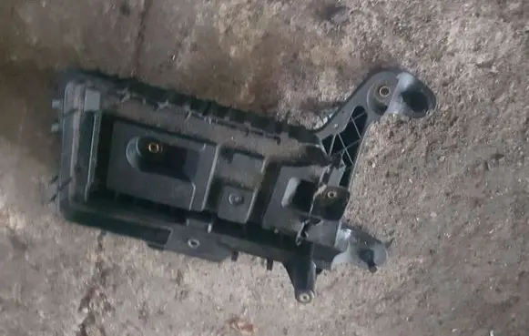 Volkswagen PASSAT CC Battery box tray 
