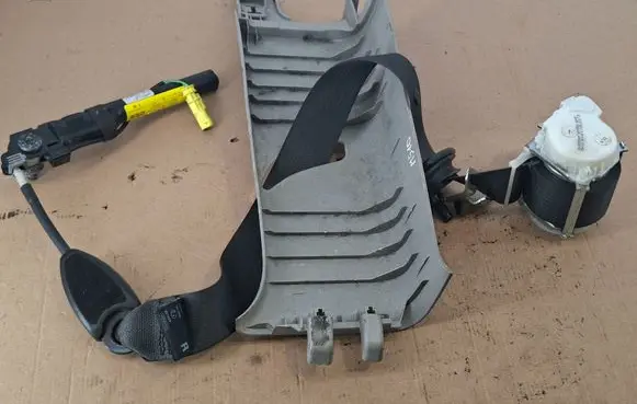 Opel Adam Front seatbelt 34155620 07182246 13405568
