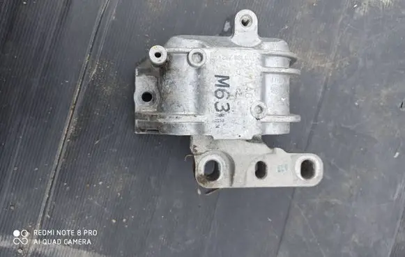 Volkswagen Golf V Engine mount bracket 1k099262