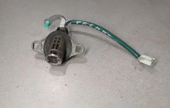 Mazda Premacy Tailgate exterior lock 