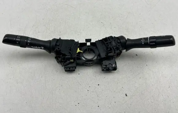 Toyota Avensis T270 Wiper turn signal indicator stalk/switch 17F373