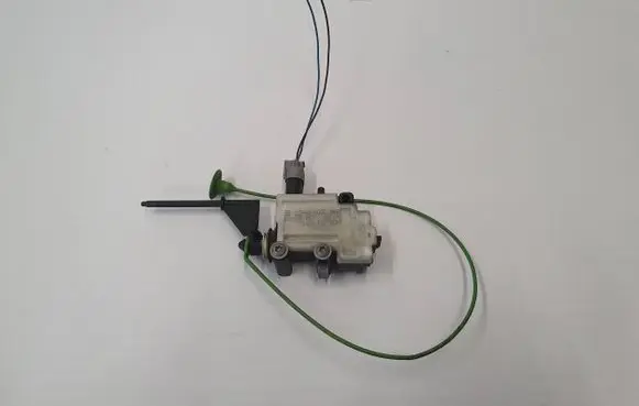 Fuel tank cap lock