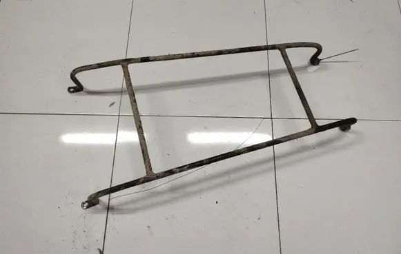Fuel tank mounting bracket