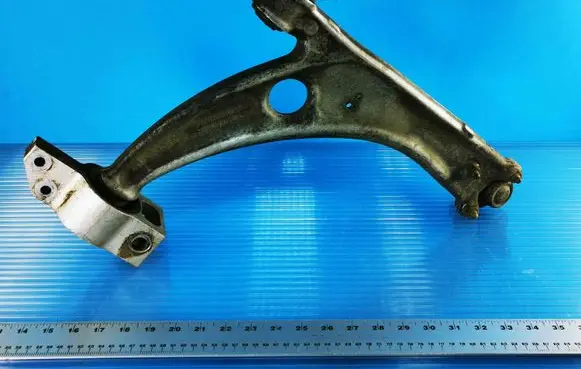 Volkswagen PASSAT B6 Front upper control arm/wishbone 3C0407153B