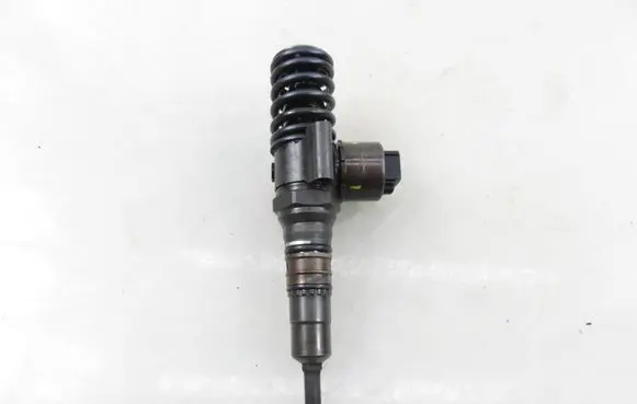Volkswagen Touran I Fuel injector 0414720404 03G130073G