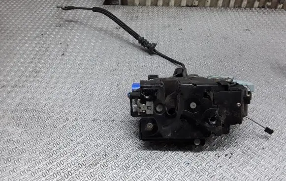 Skoda Octavia Mk2 (1Z) Front door lock 3D2837016