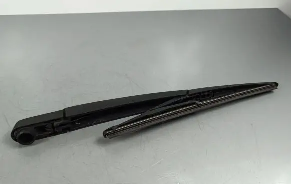 Nissan X-Trail T32 Rear wiper blade arm