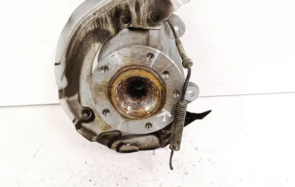 Front wheel hub