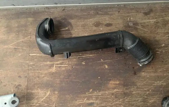BMW X1 F48 F49 Air intake duct part 8513915