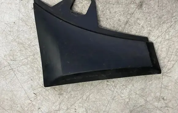 Rear fender molding trim