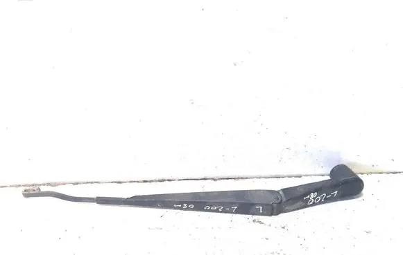 Mitsubishi L200 Front wiper blade arm 
