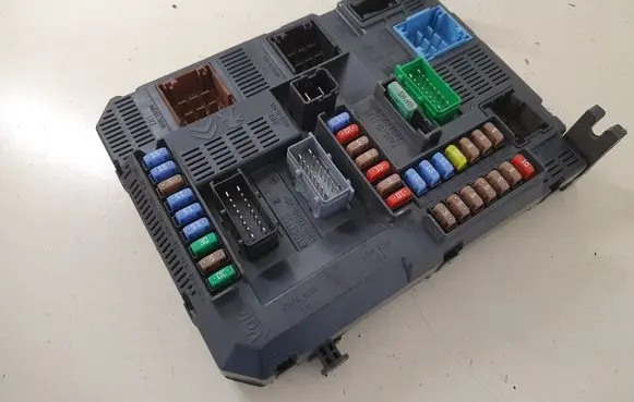 Citroen C4 Cactus Fuse module 9807532080