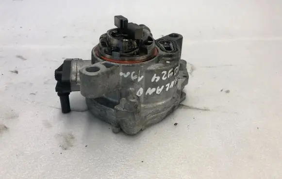 Opel Grandland X Vacuum pump 9804021880