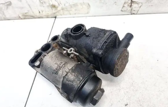 Volvo V70 Oil filter cover 6740273266