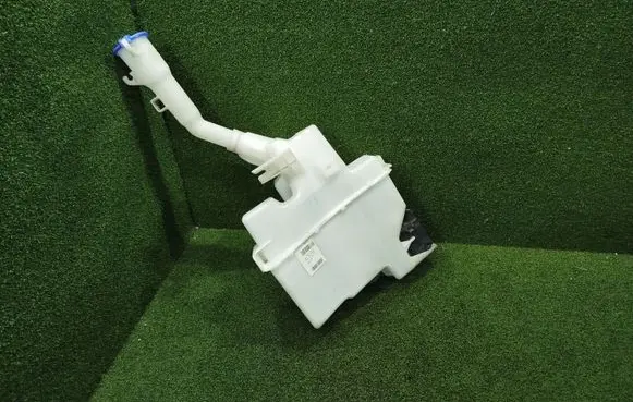 KIA Sportage Windshield washer fluid reservoir/tank 98610R2100 W3FW20666