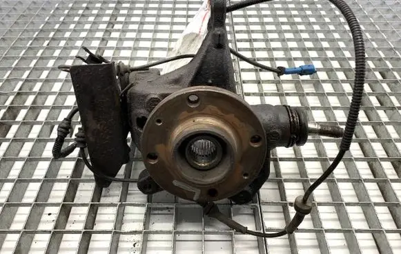 Front wheel hub spindle knuckle