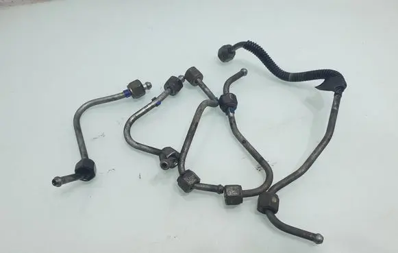 Mazda 6 Fuel injector supply line/pipe 