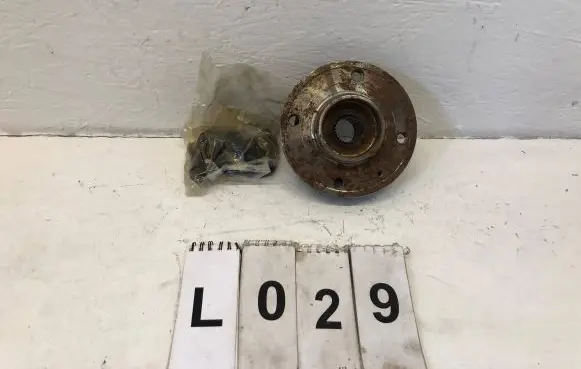 Volvo 850 Front wheel bearing hub 271589