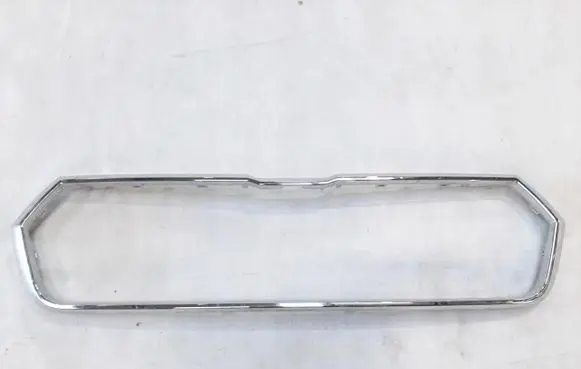 Front bumper splitter molding