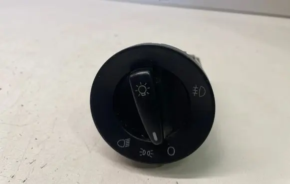 Volkswagen Golf IV Light switch 1C0941531