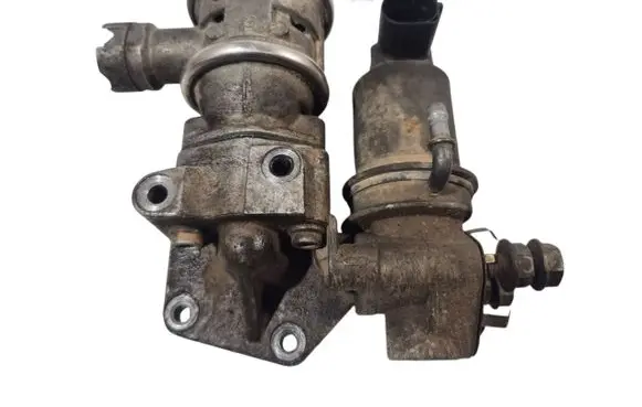 Volkswagen Golf V EGR valve 06A131166E