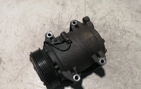Volvo XC90 Air conditioning (A/C) compressor (pump) 8708581