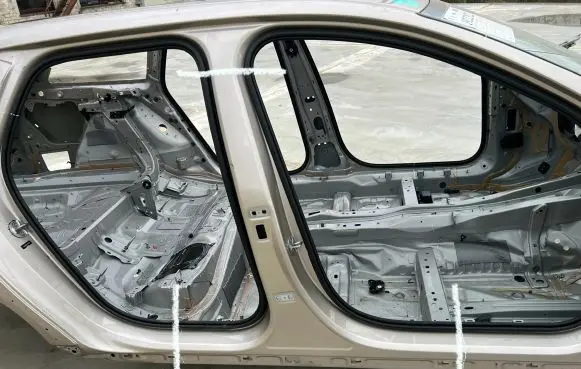 Volvo V90 Cross Country Pillar (middle) 