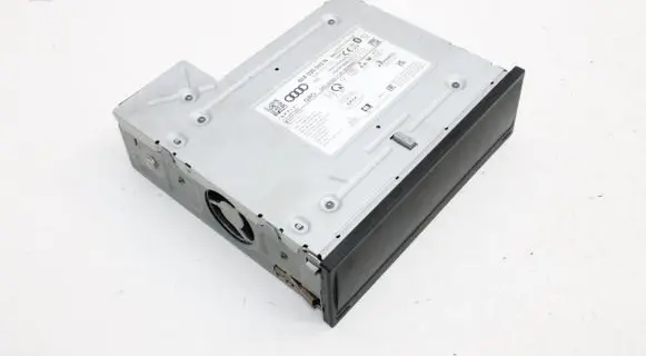 Audi Q3 F3 Radio/CD/DVD/GPS head unit 82A035043N