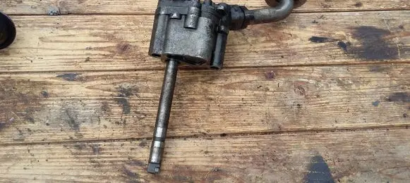 Volkswagen Golf III Oil pump 026115153A