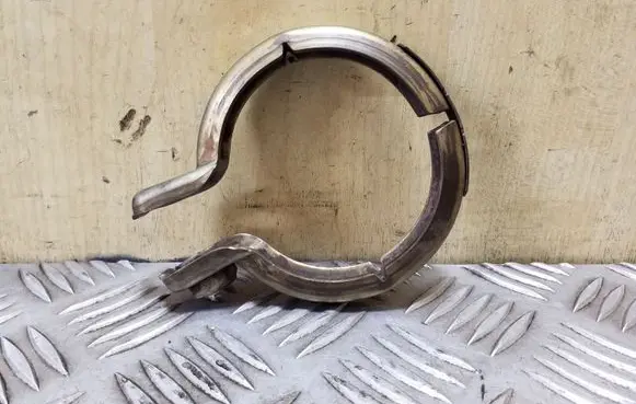 Mercedes-Benz CLS C219 Muffler pipe connector clamp A2034900641