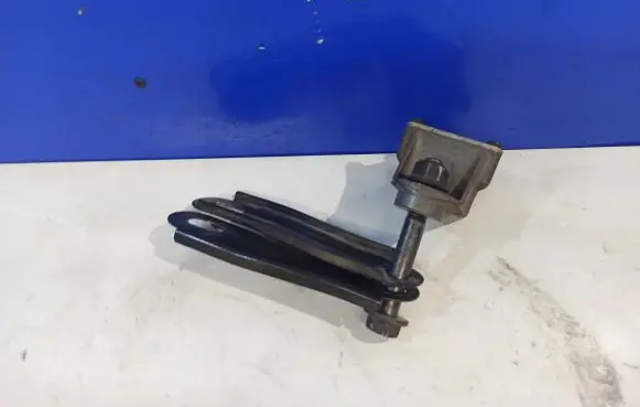 Volvo V70 Engine mounting bracket 30645245
