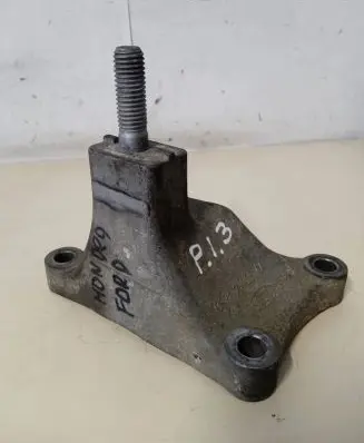 Ford Mondeo Mk III Engine mounting bracket 3S717M125CA