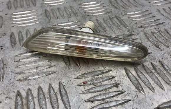 BMW 5 E60 E61 Front fender indicator light 8382104