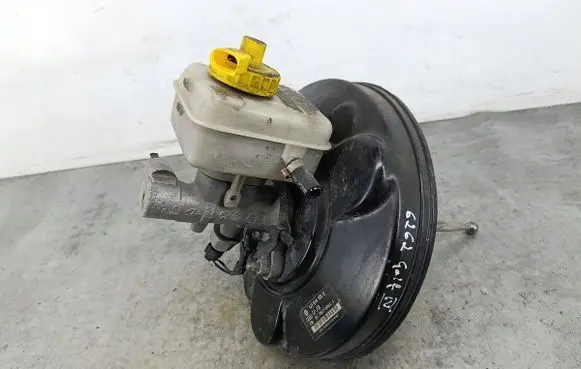 Volkswagen Golf IV Brake booster 