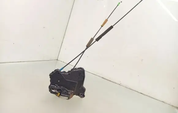 Toyota Avensis T270 Front door lock 