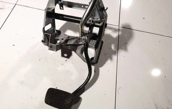 Opel Vectra C Clutch pedal 