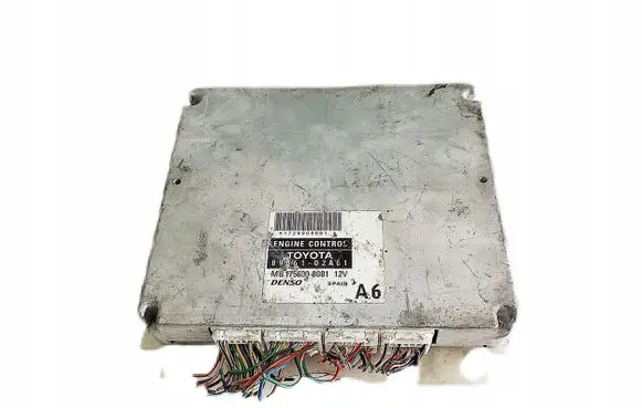 Toyota Corolla E120 E130 Engine control unit/module 8966102A61