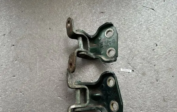 Nissan Terrano Rear door upper hinge 8240090J10 8240190J10
