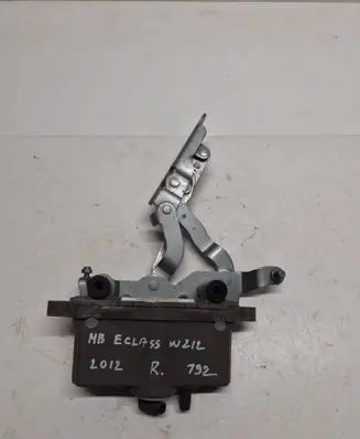 Mercedes-Benz E W212 Engine bonnet/hood hinges A2129066301 19033900026 40663019