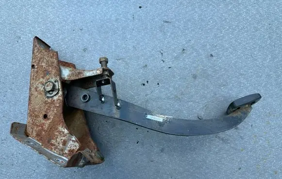 Nissan Patrol Y60 Clutch pedal 4654006J00