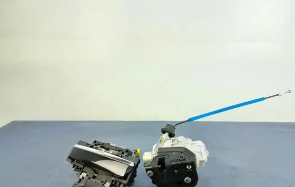 Audi A8 S8 D3 4E Rear door lock 4F0839016