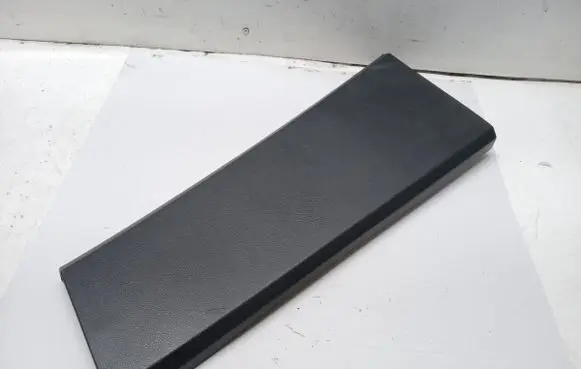 Land Rover Discovery 3 - LR3 (B) pillar trim (bottom) 632240032