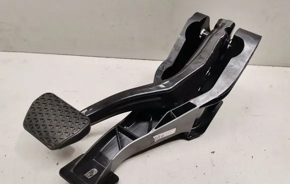 BMW iX Brake pedal 6893659