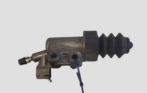 Mazda 3 II Clutch master cylinder DE68037