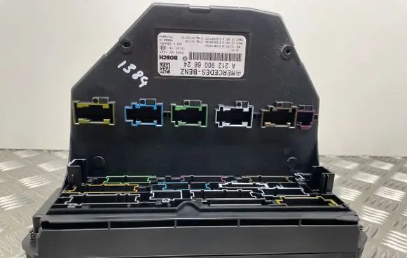 Mercedes-Benz C W204 SAM control unit A2129006624 A2129015004 A2129024408