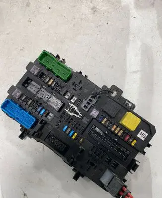 Opel Astra H Fuse module 5DK00866952 13206759