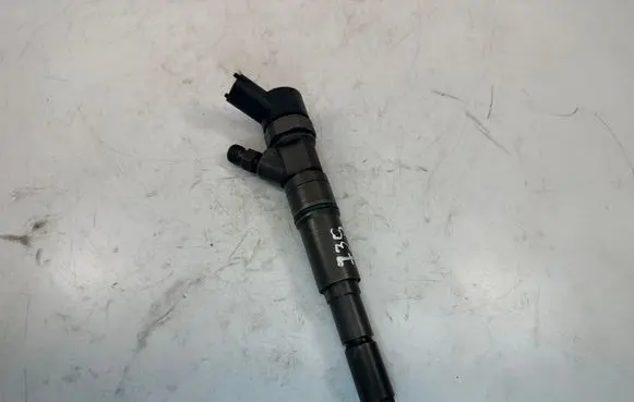 BMW 5 E39 Fuel injector 2354093 13532354093 0445110029